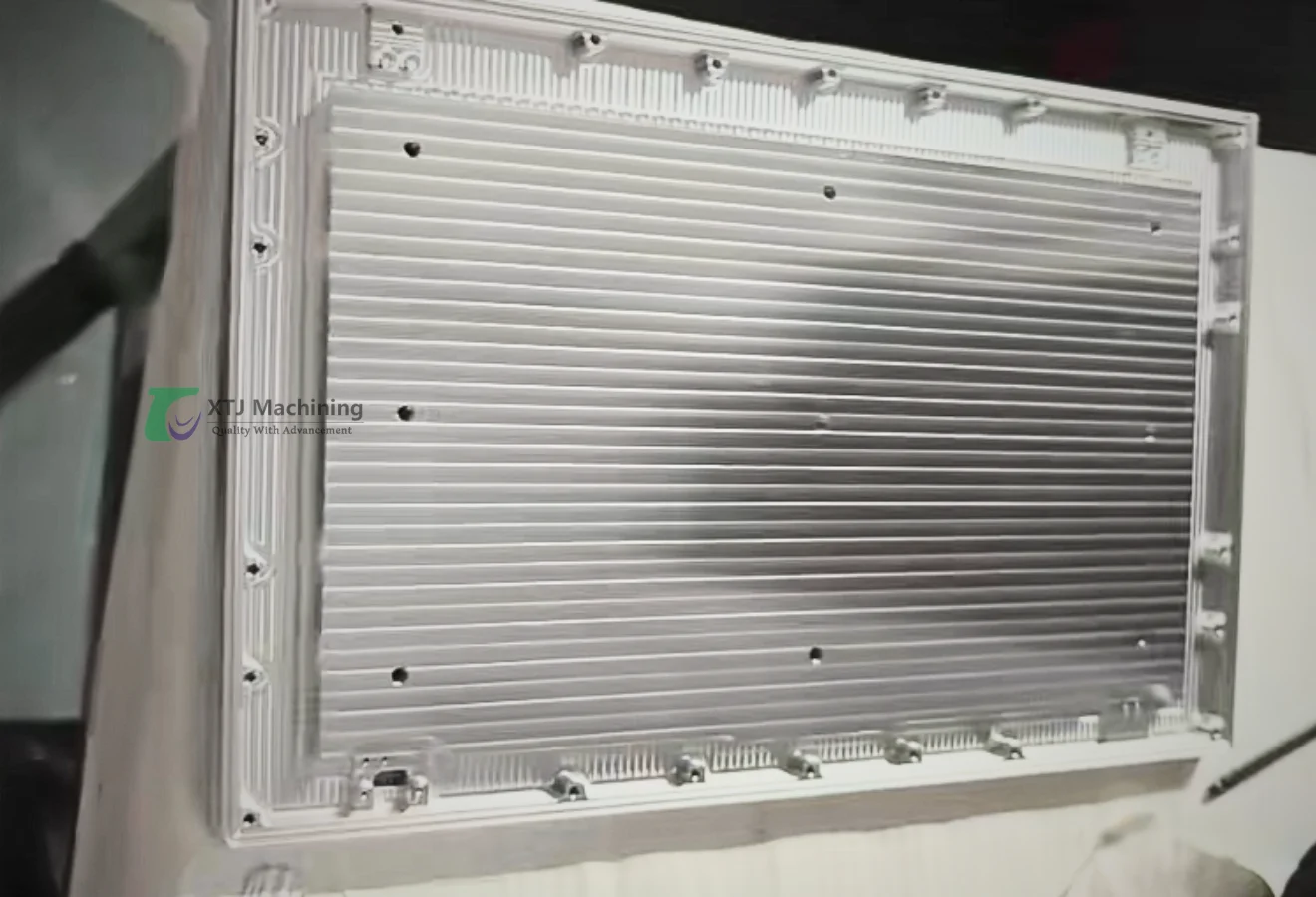 thin wall chassis panel cnc machining XTJ CNC